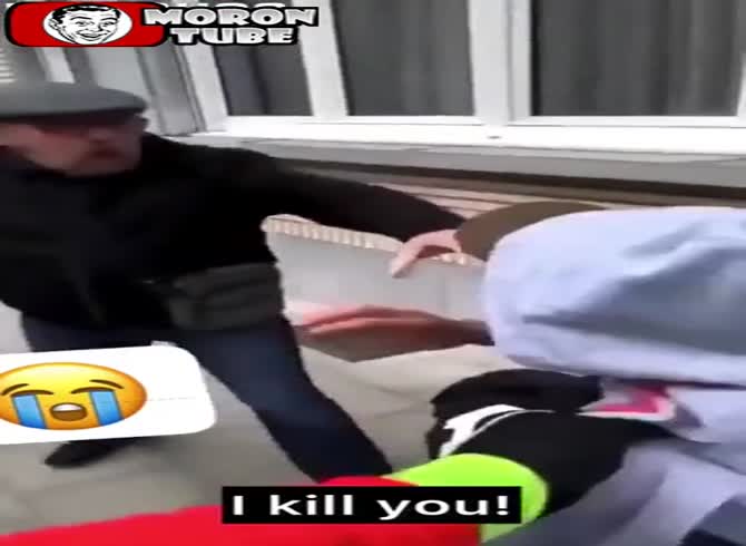Video :A man is caught stealing, and his victim, an elderly woman, takes revenge